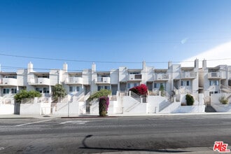 Building Photo - 1001 Figueroa Terrace