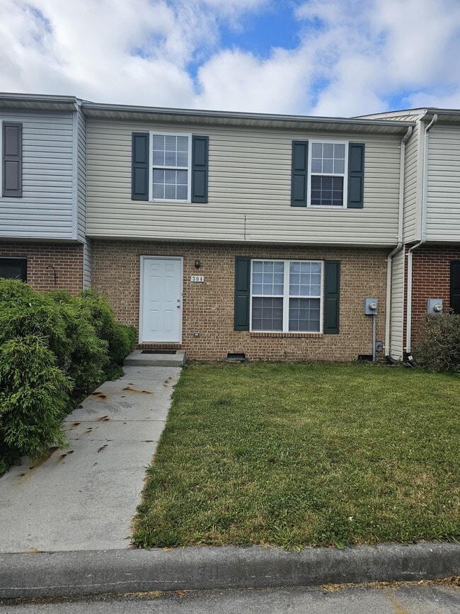 Building Photo - 304 Emily Ln
