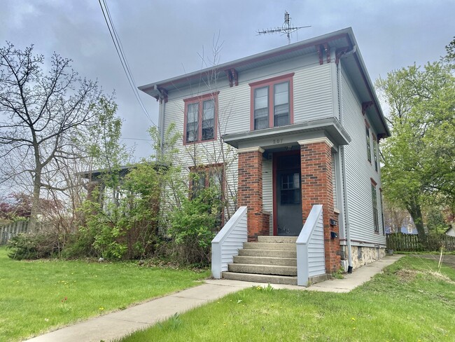 Building Photo - 207 Washington St