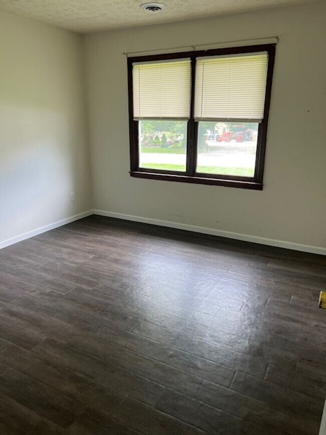 Foto del edificio - 2 bedroom 1 bath duplex with office