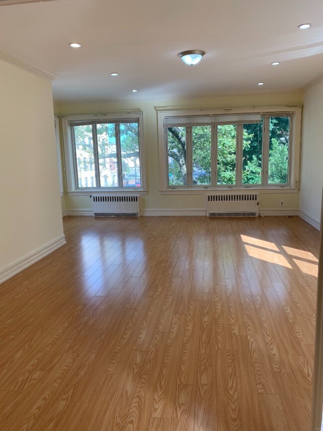 Foto del edificio - 7022 6th Ave