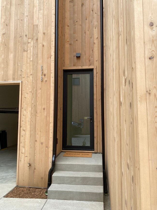 Building Photo - 578 Laguna Dr