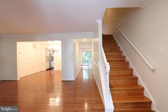 Building Photo - 2184 Pond View Ct