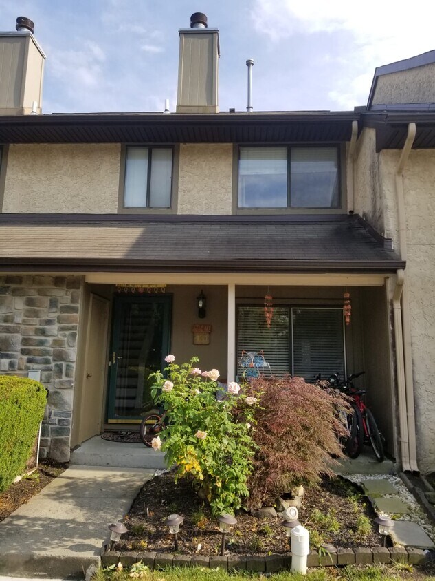 Primary Photo - 131 Hampshire Dr