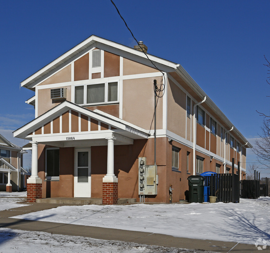 Foto del edificio - McDonough Townhomes