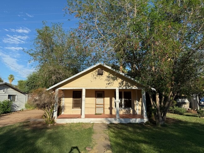 Building Photo - 1215 S Farmer Ave
