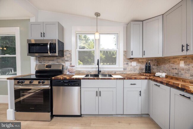 Foto del edificio - 107 Rock Ridge Rd