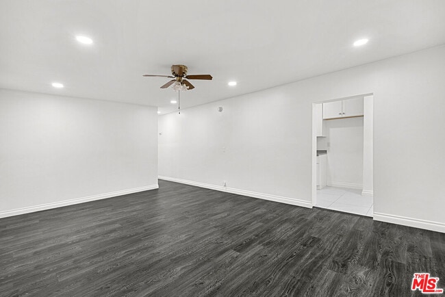 Building Photo - 1170 N Bronson Ave