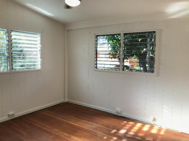 Building Photo - MOANALUA VALLEY 2/1 cfan, W/D, lanai, triplex