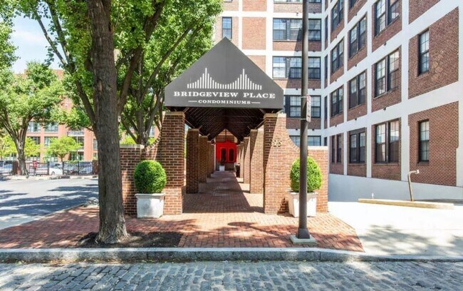 Foto del edificio - Luxurious 1-Bed/1-Bath Condo At Bridgeview Place! Available January 2026!