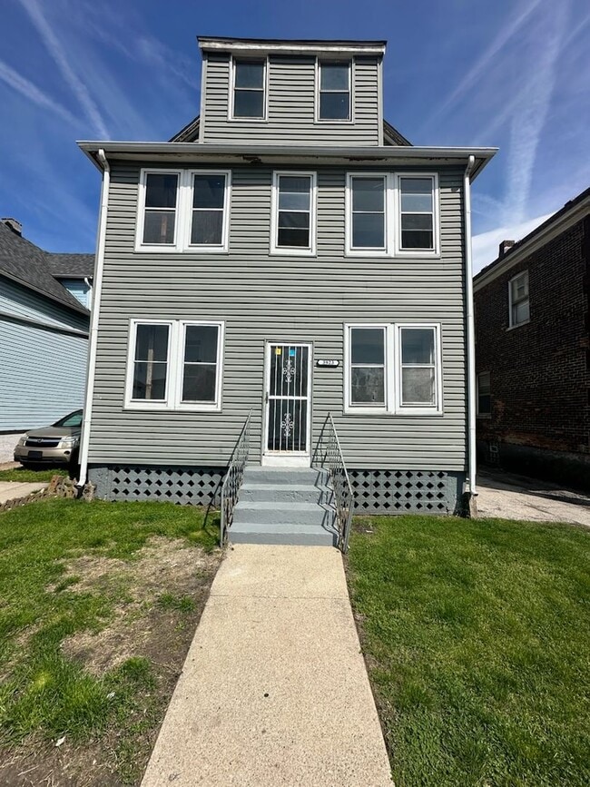 Building Photo - 3923 Elm St