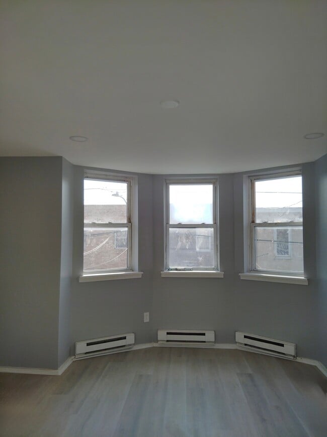 Building Photo - 2135 S 8th St
