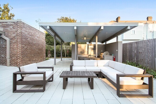 Área de parrilla comunitaria - 1215 Louisiana Ave