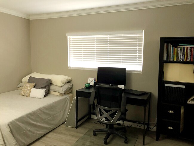 Foto del edificio - 4205 Lamont St