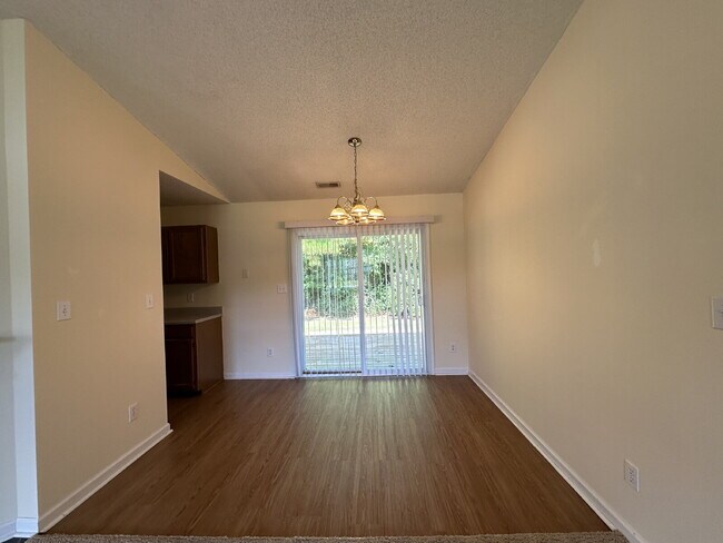 Foto del edificio - 125 Glenwood Dr