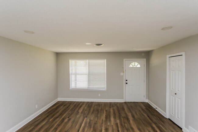 Building Photo - 1804 Del Oak Dr