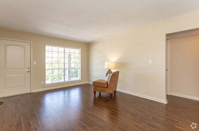 2BR, 2BA - 1,000 SF - Townview