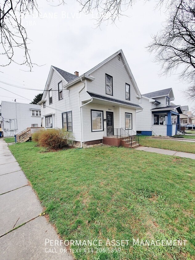 1652 Deane Blvd Unit Lower, Racine, WI 53405 Room for Rent in Racine