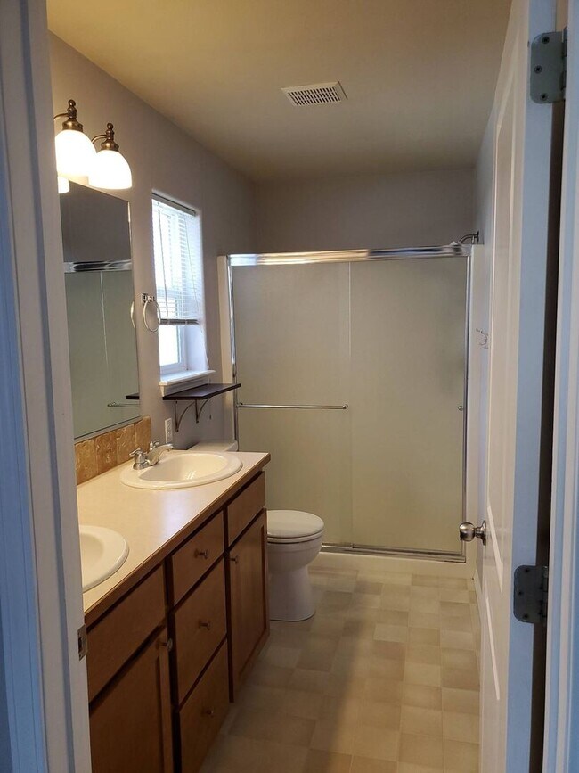 Foto del edificio - 3 bedroom 2 bath Home for Rent in Post Falls!
