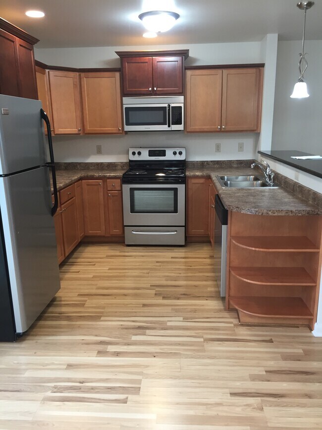 1119 Ridge Creek Cir, Waukesha, WI 53186 Townhome Rentals in Waukesha