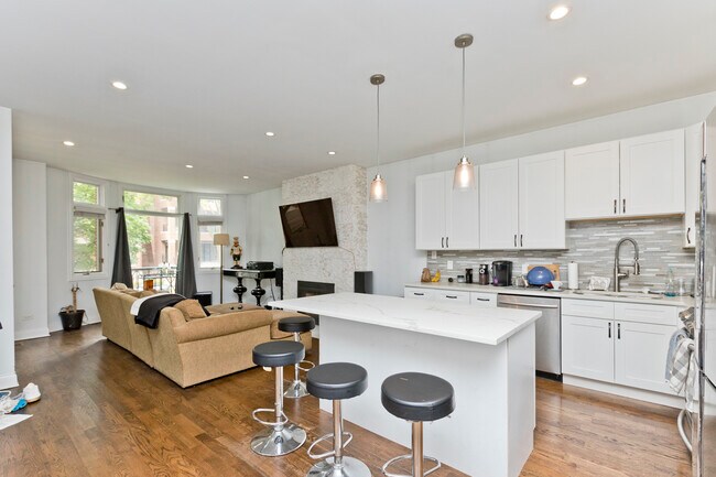Foto del edificio - 857 W Wrightwood Ave