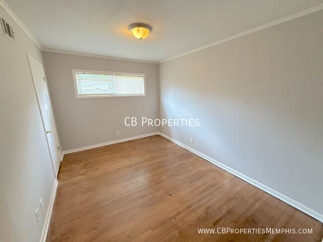 Building Photo - 1871 Cornelia Ln