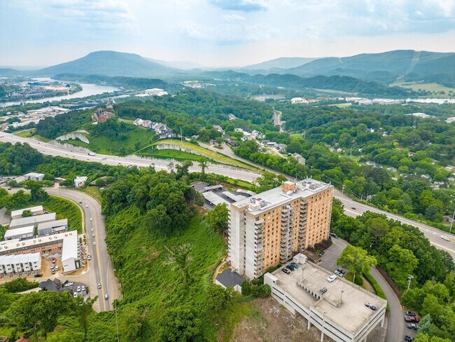 Foto del edificio - 1131 Stringers Ridge Road Unit 2A