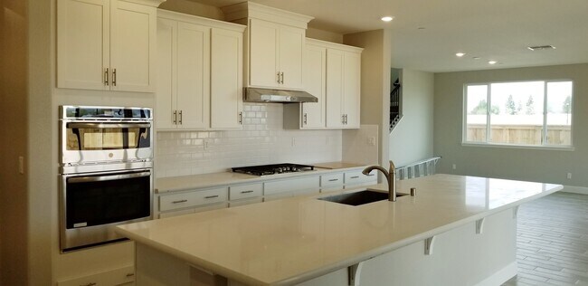 Foto del edificio - Newer home in Springlake in Woodland