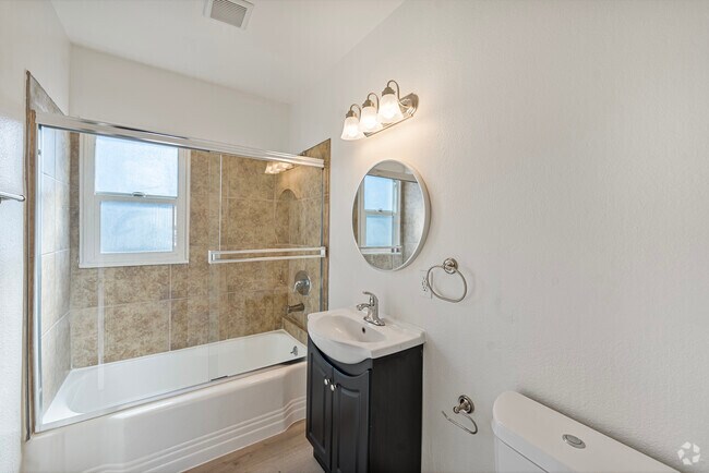1 habitación, 1 baño, 623 pies cuadrados, baño - 6405 8th Ave