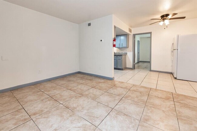 Foto del edificio - 1802 N Wayside Dr