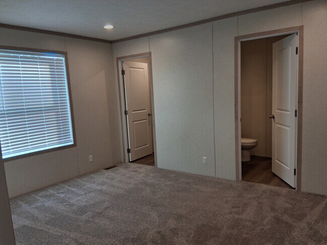 Foto del edificio - 10340 Midland Rd