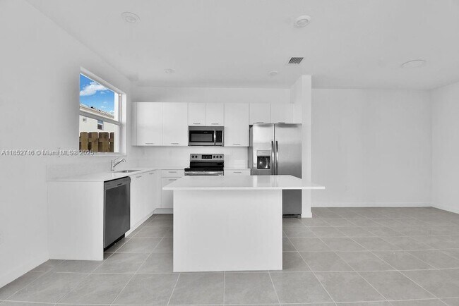 Foto del edificio - 2323 NW 122nd Ter