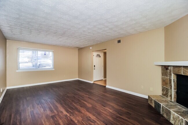 Foto del edificio - 972 Pine Hollow Rd