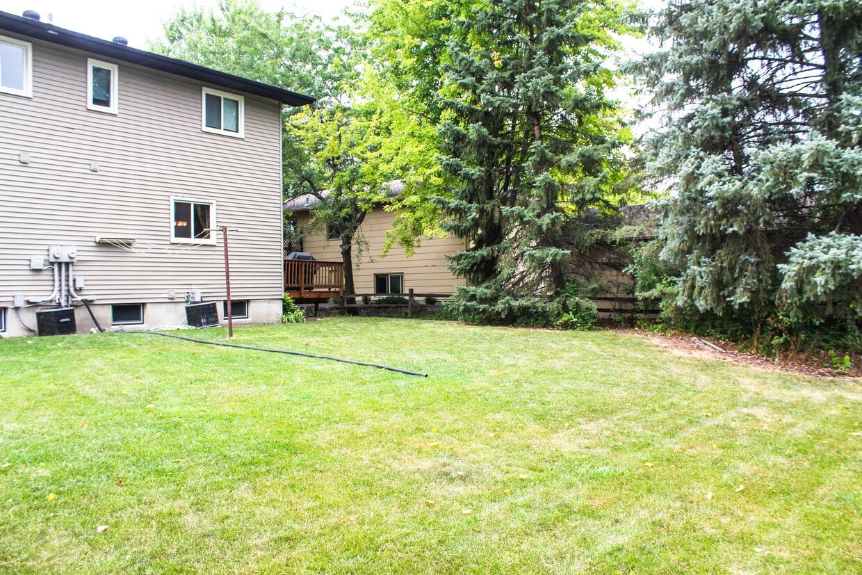 Back Yard - 3415 2nd St N