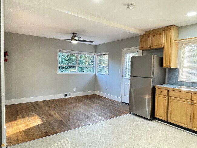 Building Photo - 2408 Briarmoor Rd NE