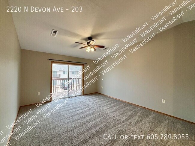 Foto del edificio - 2220 Devon Ave