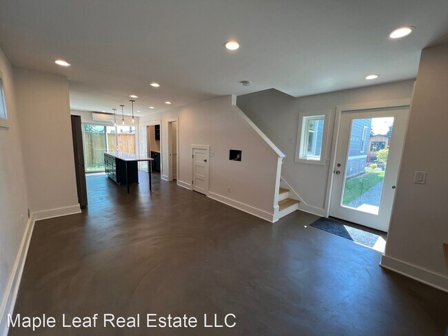 Building Photo - 2 br, 2.5 bath House - 2852 NW 67th St. Se...