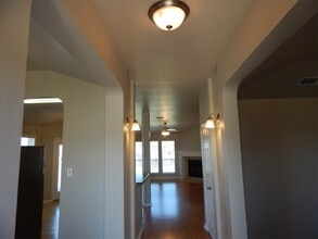 Building Photo - 601 Cattail Cir