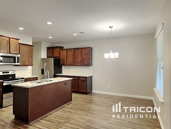 Building Photo - 5175 Howell Ct
