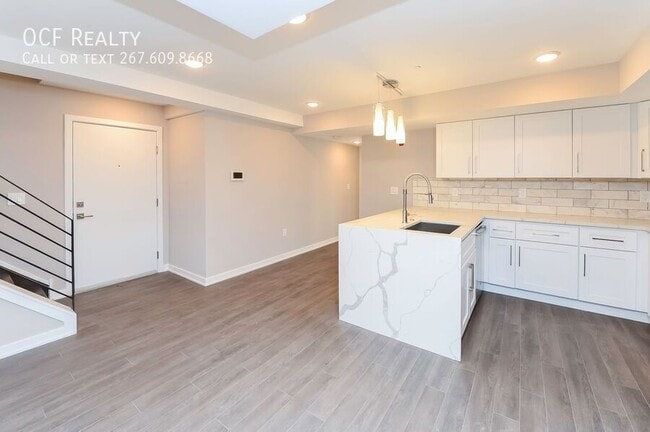 Building Photo - Two Bedroom Fairmount Apartment