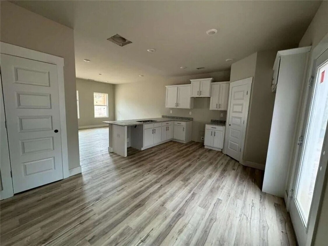 Foto del edificio - Spacious 5BR House, 2023 new built, 1 acre...