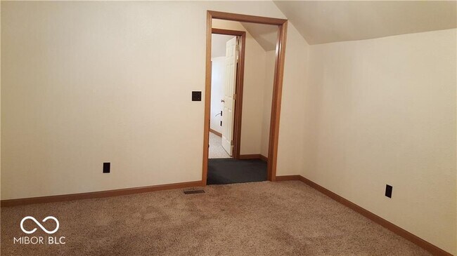 Foto del edificio - 325 S East St