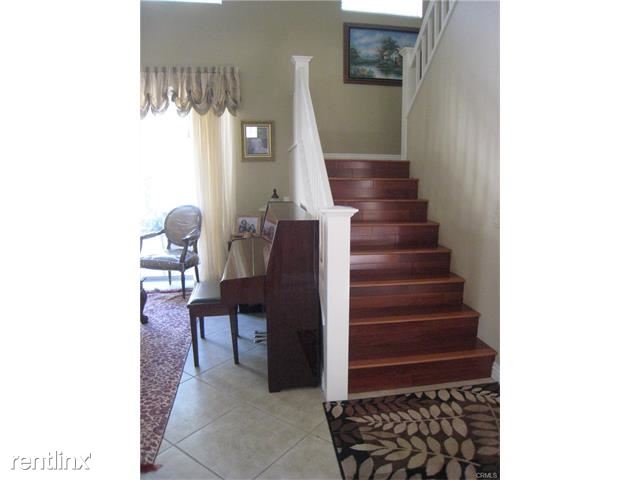 Building Photo - 5 Bonita Vis