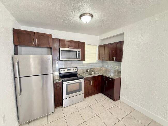 Foto del edificio - 1345 NW 55th St