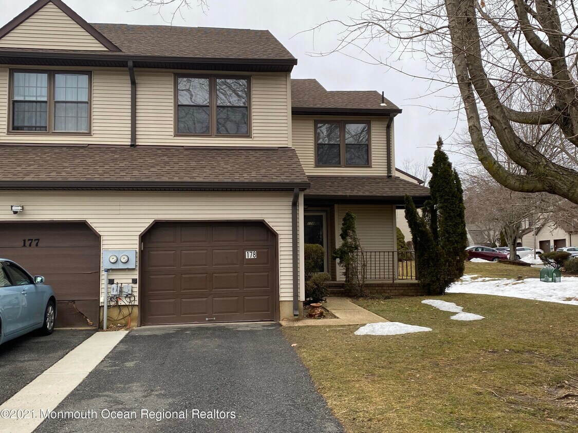 178 Longwood Dr, Manalapan, NJ 07726 Condo for Rent in Manalapan, NJ