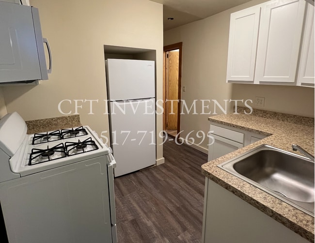 Kitchen - 319 N Cochran Ave