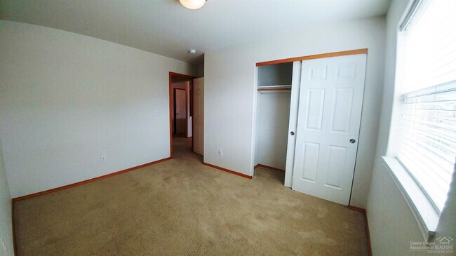 Building Photo - Beautiful Craftsman Style Home