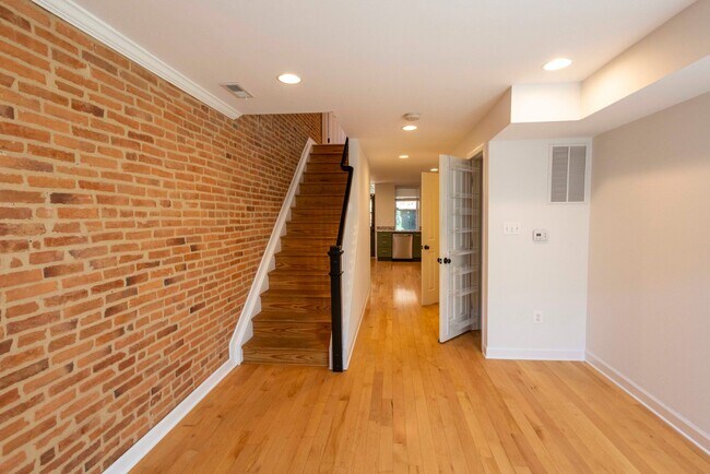 Foto del edificio - Charming 3Bed/2.5Bath in Riverside Neighbo...