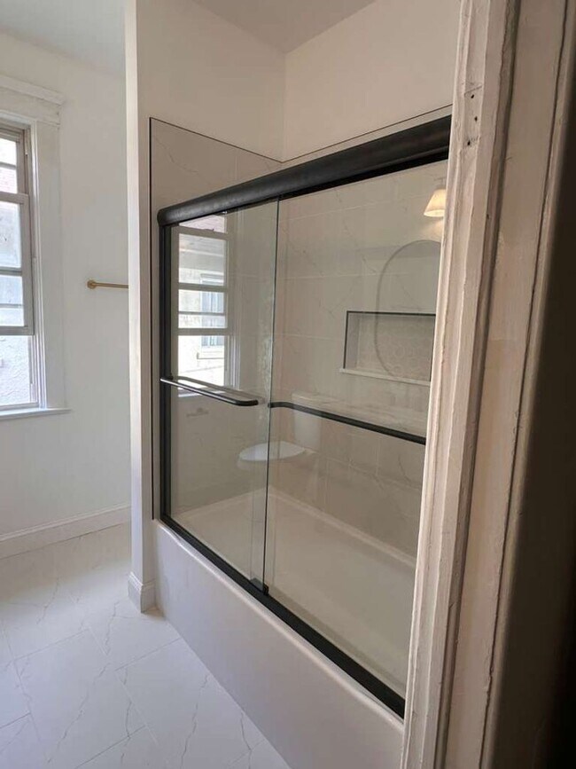 Foto del edificio - Great Home For RWJMS/Rutgers Students * Walk to New Brunswick/Highland Park Nightlife * All Utili...