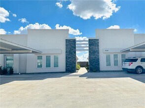 Building Photo - 23 Summerland Ln